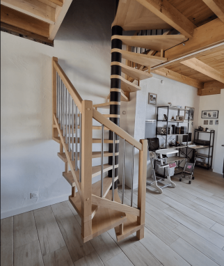 Installation d'un escalier intérieur en bois - Pornic 44210
