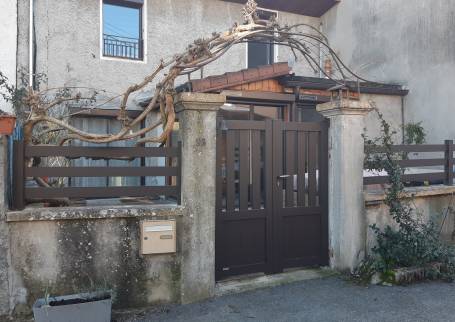 Pose d'un nouveau portail en aluminium laqué - Meximieux 01