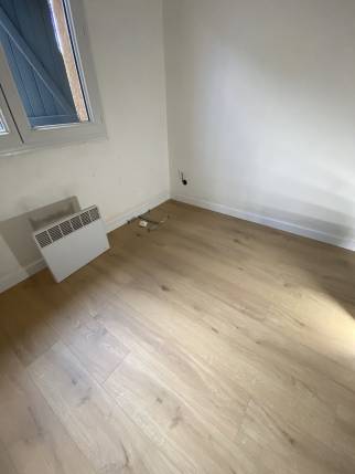 Installation d'un revêtement de sol stratifié dans une maison en rénovation - Montauban 82000