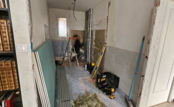 Démolition d'un mur de salle de bain
