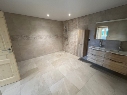 Salle de bain rénovée La Cluse-et-Mijoux