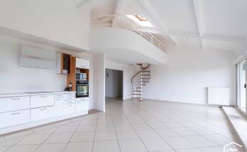 Rénovation complète de cet appartement en style blanc épuré, Champagne au Mont D'Or