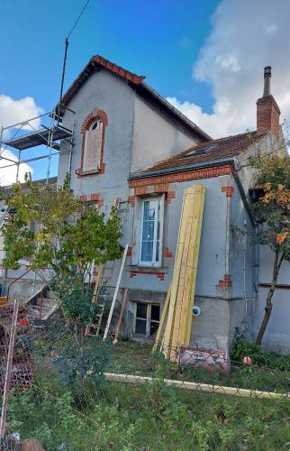 Façade avant en cours de rénovation