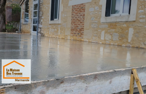Drain terrasse et protection des murs avec membrane alvéolaire : travaux extérieurs réalisés proche de Fumel sous la coordination de Sandrine Férin, experte en rénovation à Marmande.