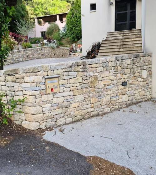 Création de murs en pierre