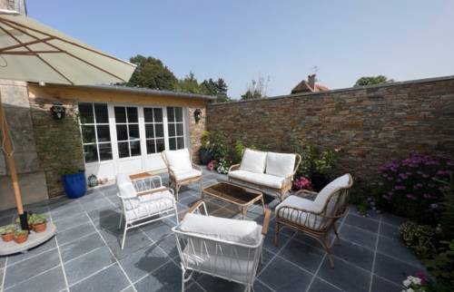 La baie vitrée côté terrasse