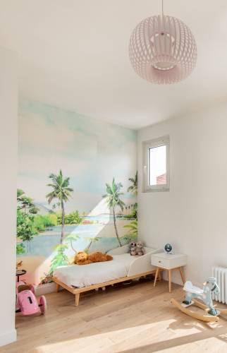 Chambre tropicale pour enfant à Le Pecq : Un coin de paradis à la maison.