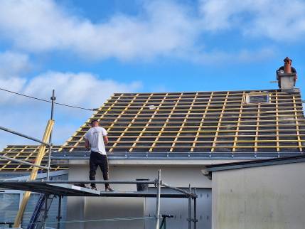 Travaux de rénovation de toiture en cours - Préfailles 44770