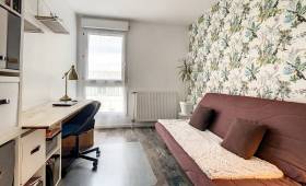 La chambre rénovée en bureau