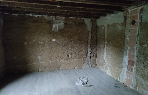 travaux de rénovation maison en pisé 