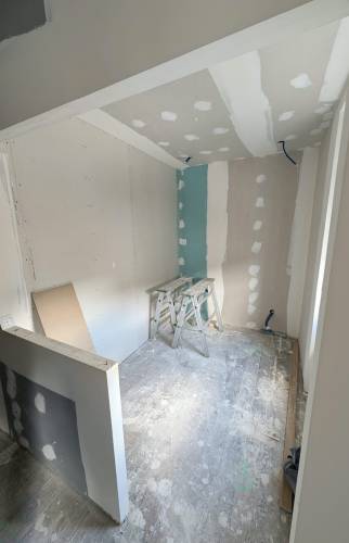 Création de cloisons et d’un faux plafond dans le cadre de la rénovation complète d’une maison à Voiron.