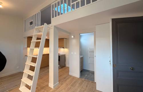 Mezzanine sur mesure pour optimiser l’espace d’un studio à paris