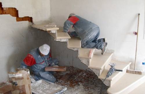 Chantier en cours escalier suspendu en pierre de bourgogne - Pontoise - 95000 -