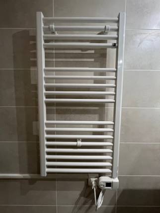  Rénovation de salle de bain avec radiateur sèche-serviettes électrique - Nantes 44200