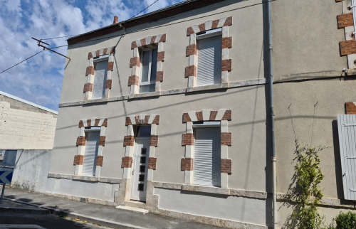 Façade rénovée avec des enduits à la chaux