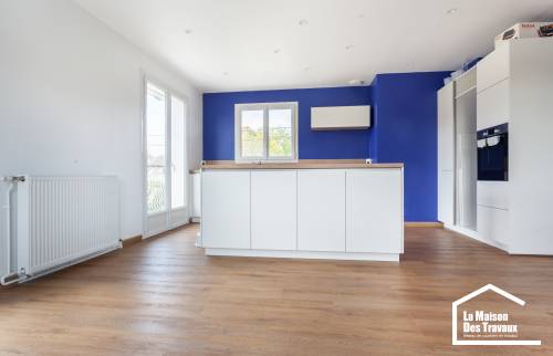 Maison à Dardilly (69570) : Pose de sol souple PVC en pose flottante dans le séjour, la cuisine et les toilettes rénovés