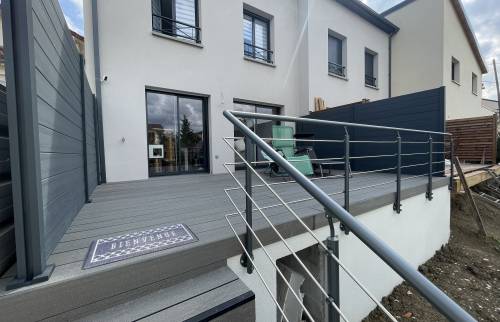 Réalisation d’une terrasse en composite sur une butte de terre à Antony (92)