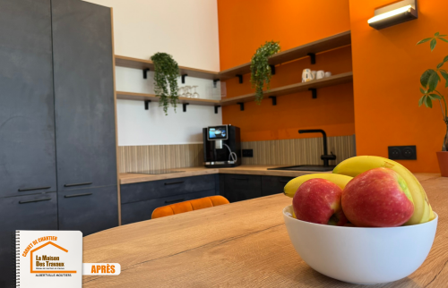 La Maison des Travaux Albertville, cuisine sur-mesure Albertville, rénovation cuisine agence, pose mobilier cuisine