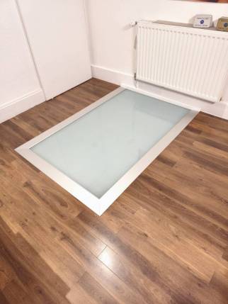 Pose d'un verre dépoli au sol à Cusset