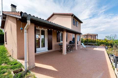 Surélévation de toiture en ossature bois pour agrandir une maison, projet situé dans l'ouest lyonnais