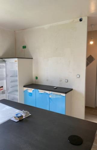 Création d’une cloison entre l’entrée et la cuisine – Optimisation des espaces