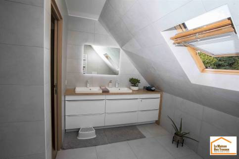 Nouvelle salle de bain sous comble (Brunoy 91800)