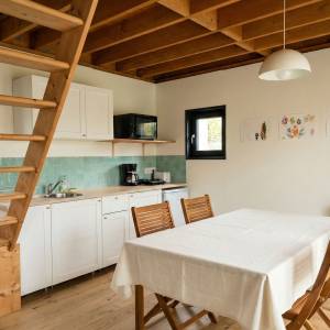 Salle à manger et cuisine d'une maison bioclimatique - Guillaume Charpentier 