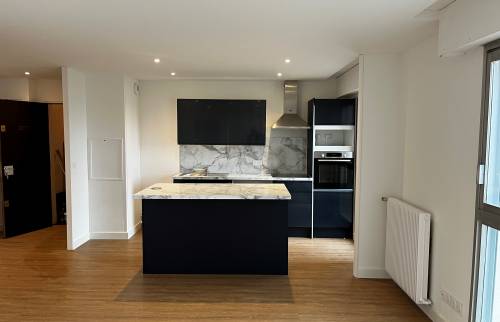 Cuisine Noire bois et marbre La Maison des Travaux Rouen 