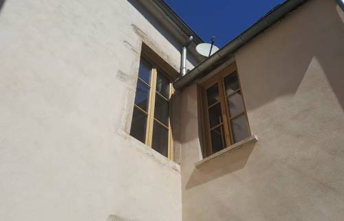 Nouvelles fenêtres en encoignures façade intérieure de maison à Aubagne (13400)