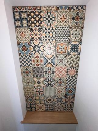 Rénovation de WC avec panneau décoratif en faïence imitation carreaux de ciment - Nantes 44000