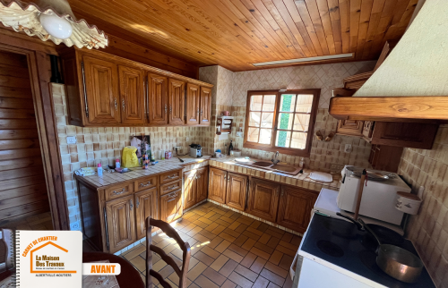 La Maison des Travaux Albertville, rénovation cuisine chalet, ouverture cuisine mur, rénovation intérieure Saint-Rémy-de-Maurienne, artisan rénovation Savoie, aménagement cuisine montagne
