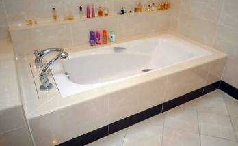 installation d'une nouvelle baignoire avec faïences - Mennecy (91) 