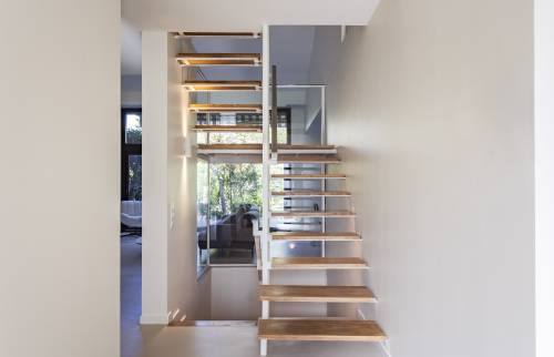 Rénovation d'un escalier bois et blanc à Toulouse