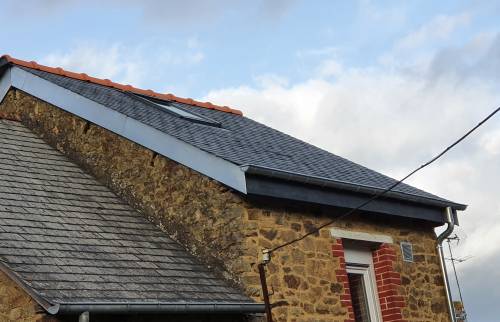 Rénovation terminée : sarking + habillage zinc + gouttière zinc 