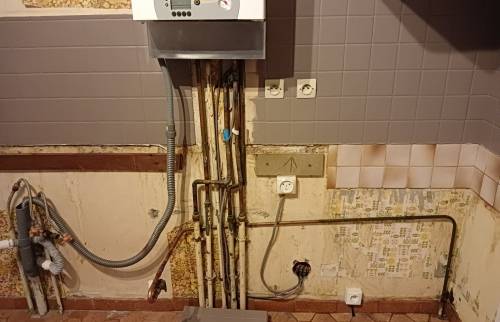 Cuisine avec installation chauffe-eau - Travaux en cours