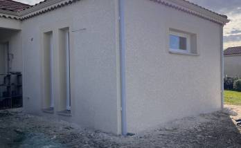 Nouvelle extension de maison en maçonnerie et génoise d'avant-toit - Ourches 26120