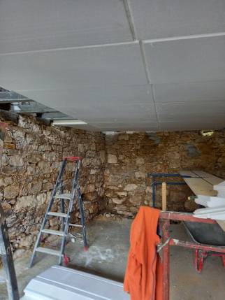 Travaux de rénovation intérieure avec pose d'une dalle bétonnée - Poncin 01