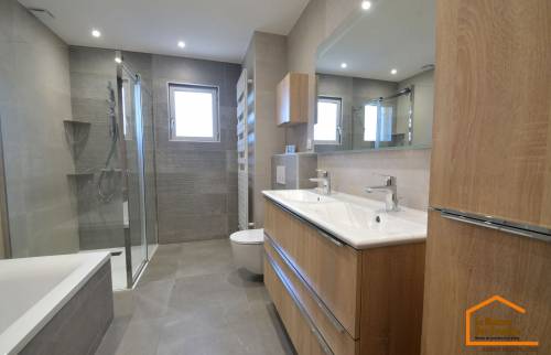 Rénovation moderne d’une salle de bain à Saint-Savin (33920)