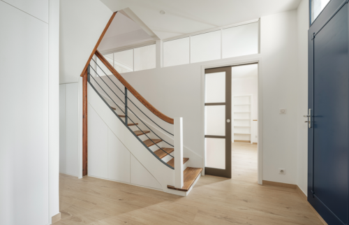 Rénovation d'entrée de maison dans une maison de caractère à Nantes sud (44000) - escalier