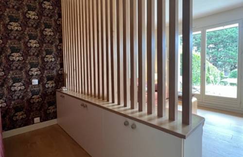 La claustra et le meuble sur mesure en partie basse