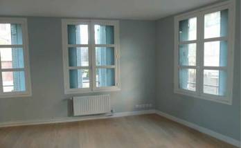 Installation des nouveaux radiateurs dans un appartement à Granville (50400).