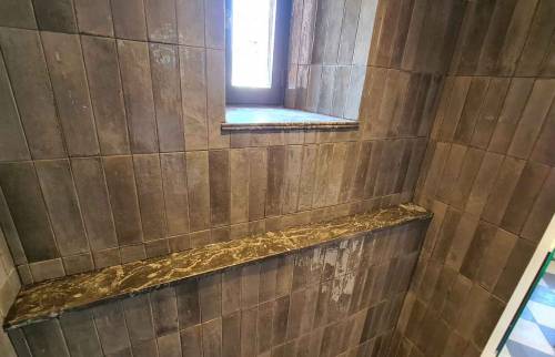 Faïence Zellige et tablette en marbre