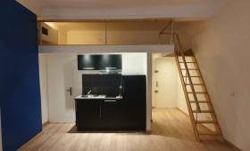Studio après rénovation – cuisine et mezzanine