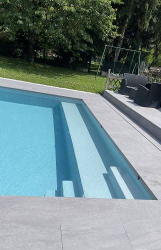 focus sur le nouveau liner de la piscine