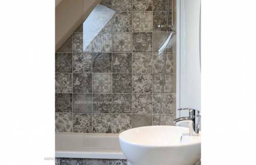 MEUBLE VASQUE DANS SALLE DE BAIN A DAMGAN 56750