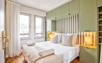 La chambre avec le meuble sur mesure