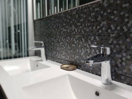 Pose d'un meuble double vasque