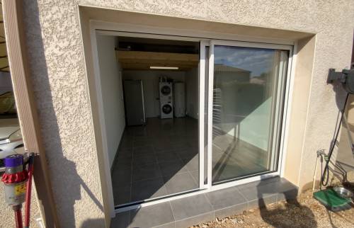 Baie vitrée avec volet roulant électrique garage réaménagé La Maison Des Travaux Alès