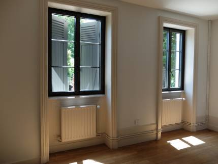 Maison familiale rénovée à Ecully : remplacement des menuiseries extérieures par des menuiseries en aluminium double vitrage