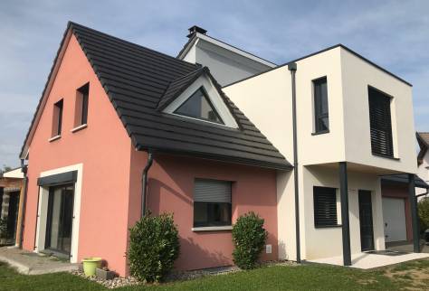 Extension sur deux niveaux à l'avant de la maison à Village Neuf